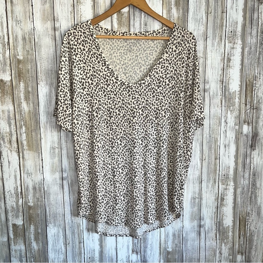 American Eagle Leopard Brown Cream Tee Women’s Medium